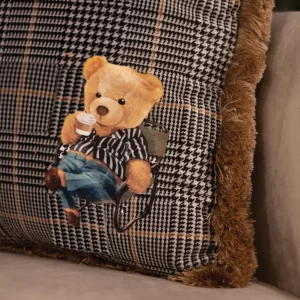 Alternative view of CUSHION / EY261-1