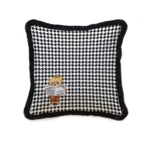 Alternative view of CUSHION / EY394